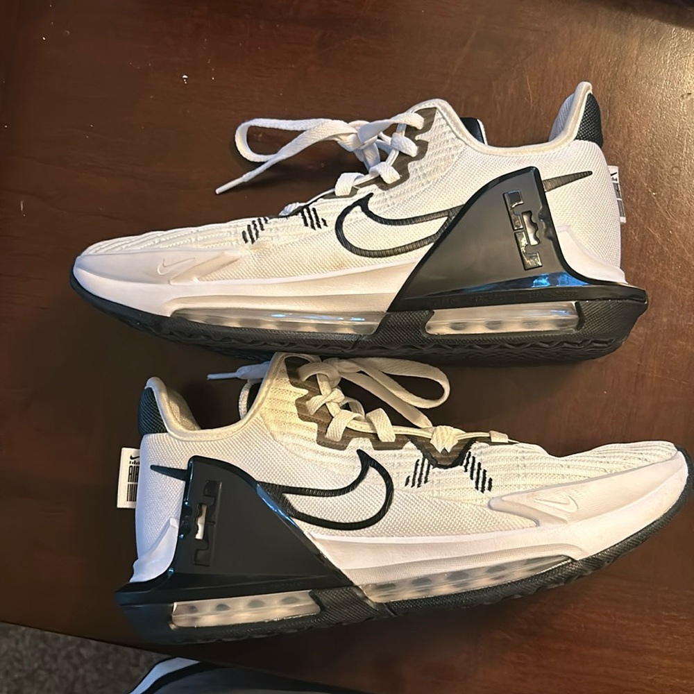 Nike LeBron Witness VI TB Mens Size 8.5 Black White Basketball sneakers